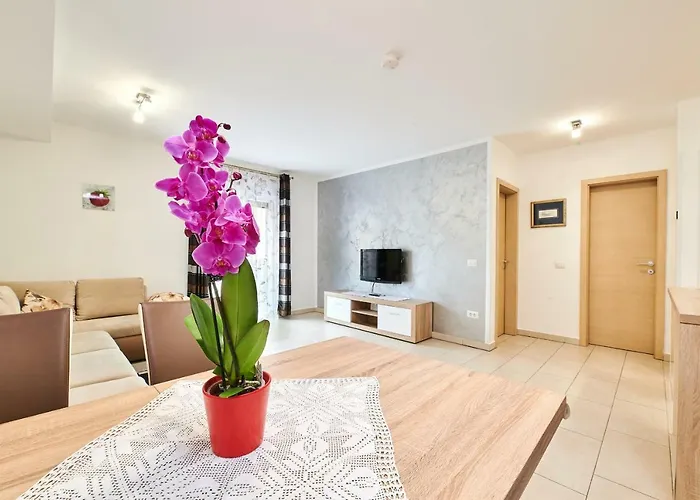 Leon Apartment *
