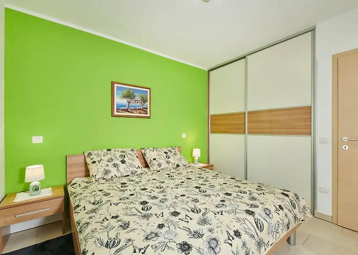 Leon Apartment *